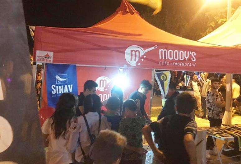 Moody's Cafe Domates Festivali'ne Renk Kattı
