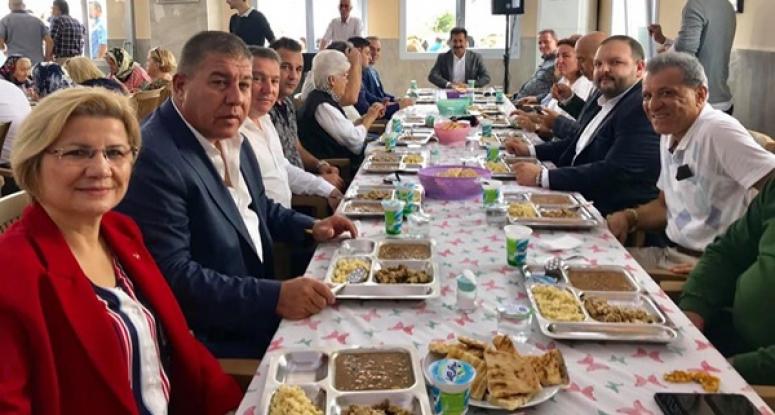 Silivri Cemevi'nde Aşure Lokması Dağıtıldı