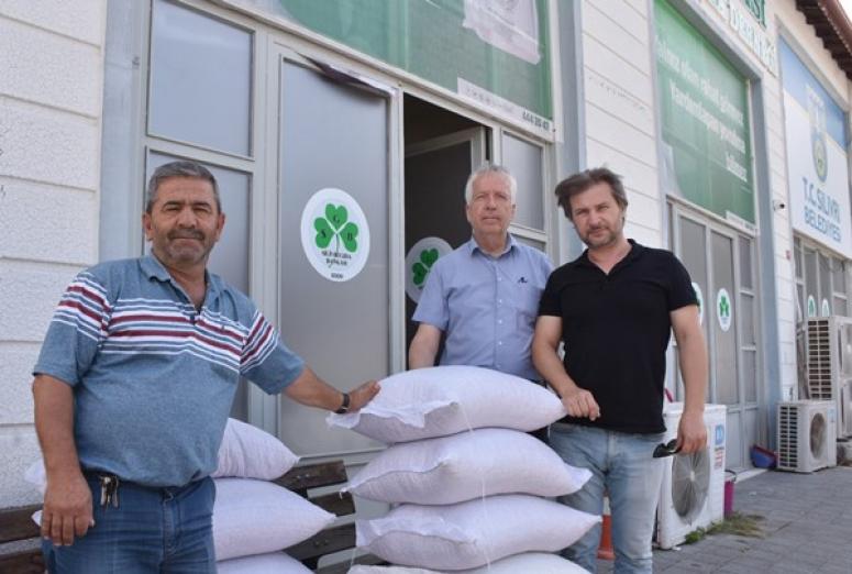 ÇİFTÇİLERDEN SİLİVRİ GIDA BANKASI'NA DESTEK