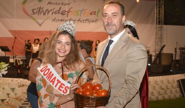 SİLİVRİ'DE COŞKULU DOMATES FESTİVALİ