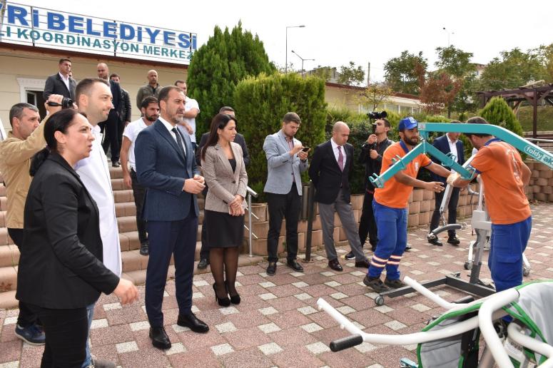 Başkan Yılmaz İstedi Bir TIR Dolusu Yardım Geldi