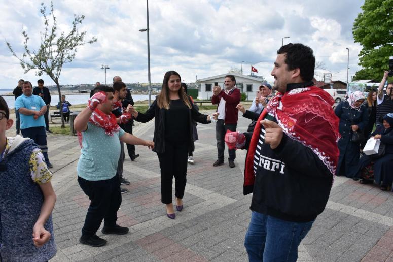 Özel çocuklara asker eğlencesi