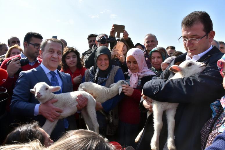 Ekrem İmamoğlu TÜRAM'da çiftçilerle buluştu