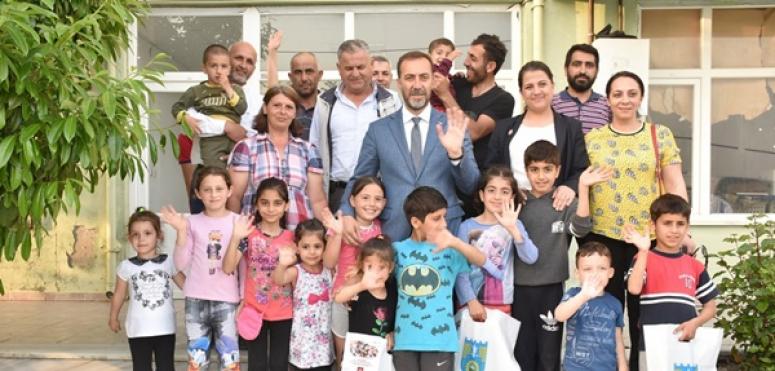 Silivri'de 20 Bin Çocuğa Bayram Kıyafeti