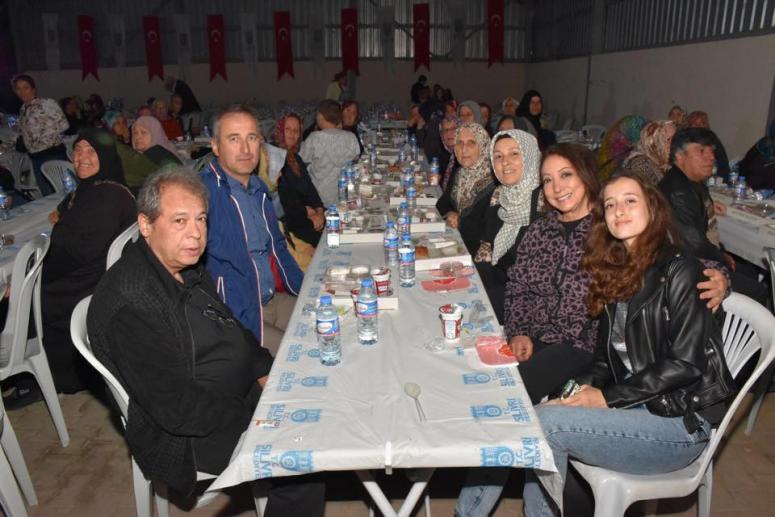 Ünlü oyuncular, iftar sofrasına katıldı