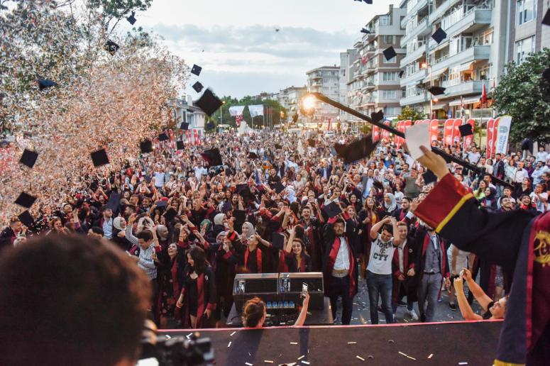 Silivri Sahili'nde Mezuniyet Coşkusu